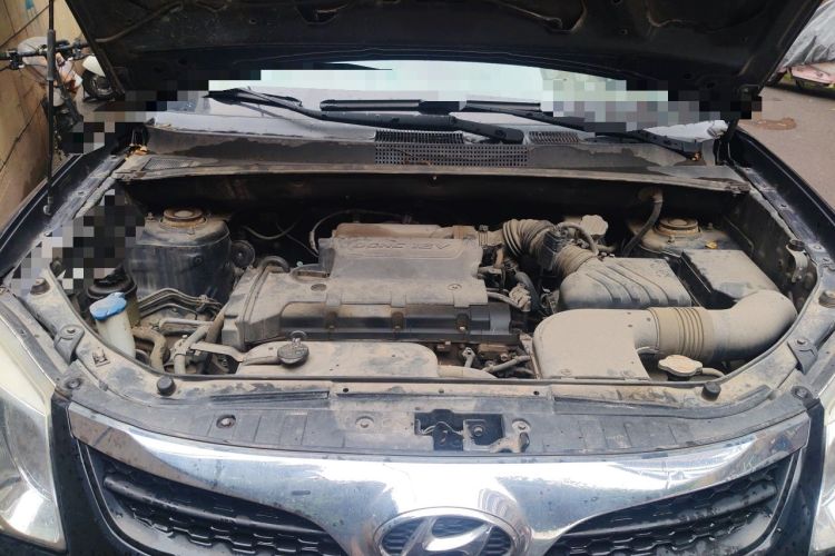 Used Hyundai Tucson 2013 2.0L Manual Two-Wheel Drive Fashion Edition Engine Bay