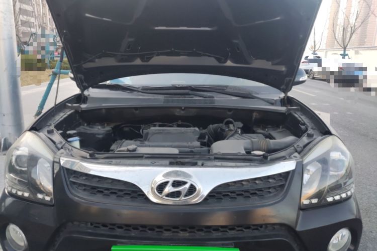Used Hyundai Tucson 2013 2.0L Automatic Two-Wheel Drive Comfort Version Engine Bay