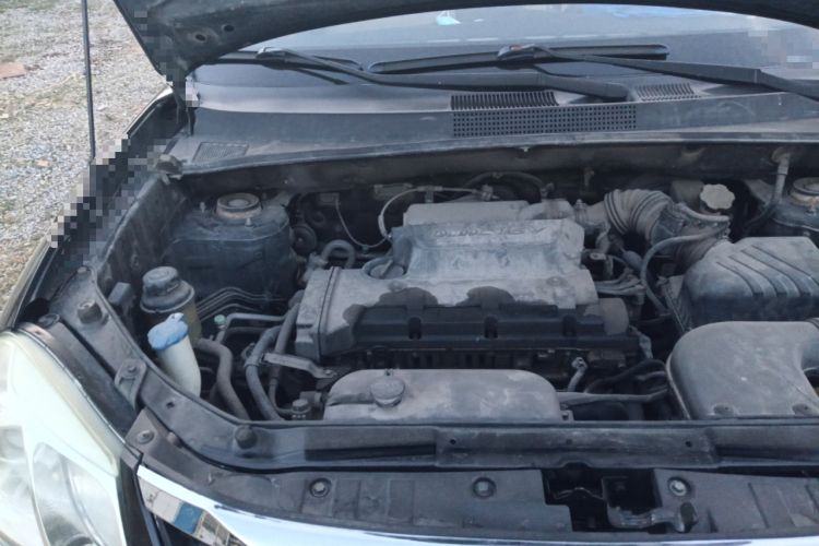 Used Hyundai Tucson 2013 2.0L Manual Two-Wheel Drive Fashion Edition Engine Bay Right
