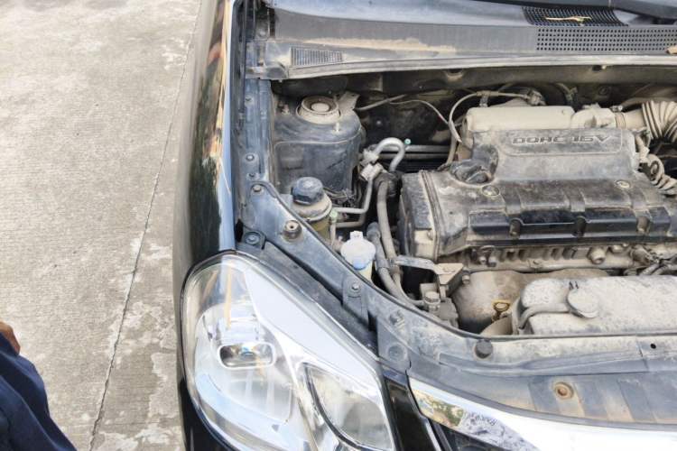 Used Hyundai Tucson 2013 2.0L Manual Two-Wheel Drive Fashion Edition Engine Bay Right