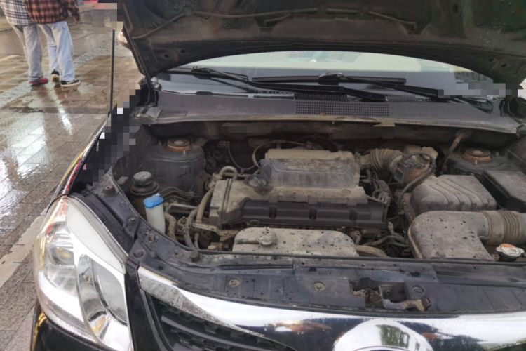 Used Hyundai Tucson 2013 2.0L Manual Two-Wheel Drive Fashion Edition Engine Bay Right