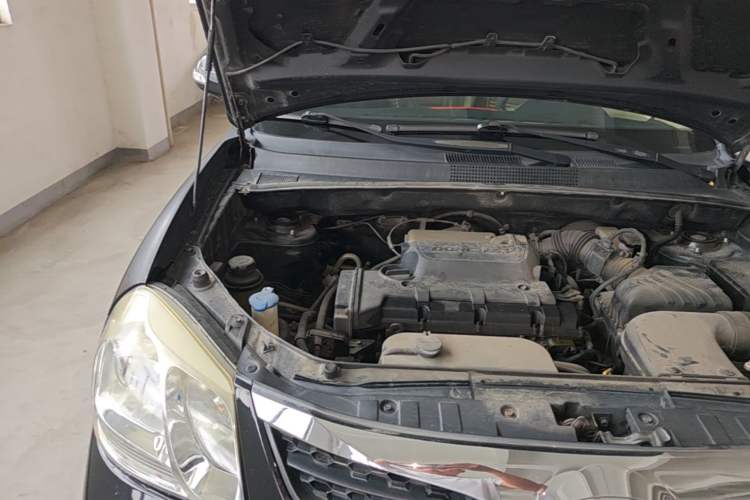 Used Hyundai Tucson 2013 2.0L Automatic Two-Wheel Drive Comfort Version Engine Bay Right