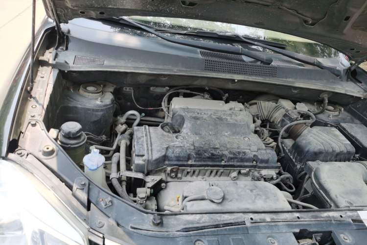 Used Hyundai Tucson 2013 2.0L Manual Two-Wheel Drive Fashion Edition Engine Bay Right