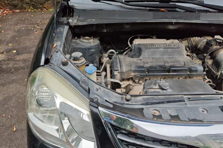 Used Hyundai Tucson 2013 2.0L Manual Two-Wheel Drive Comfort Version Engine Bay Right