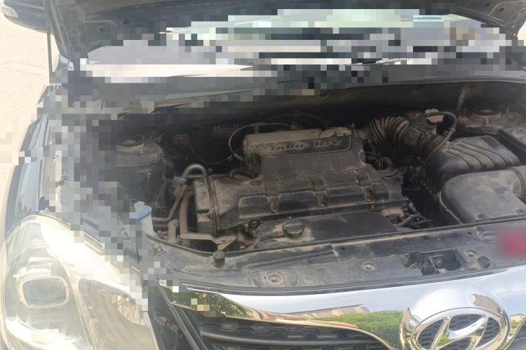 Used Hyundai Tucson 2013 2.0L Manual Two-Wheel Drive Fashion Edition Engine Bay Right