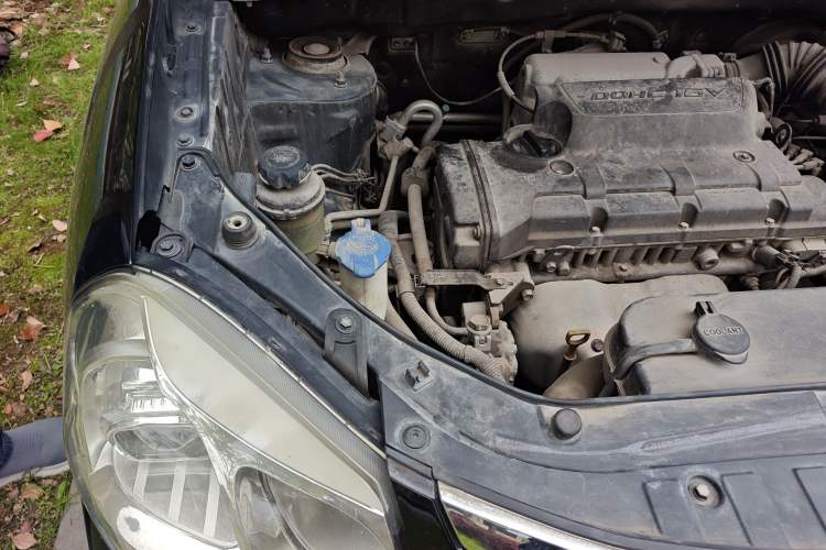 Used Hyundai Tucson 2013 2.0L Manual Two-Wheel Drive Fashion Edition Engine Bay Right