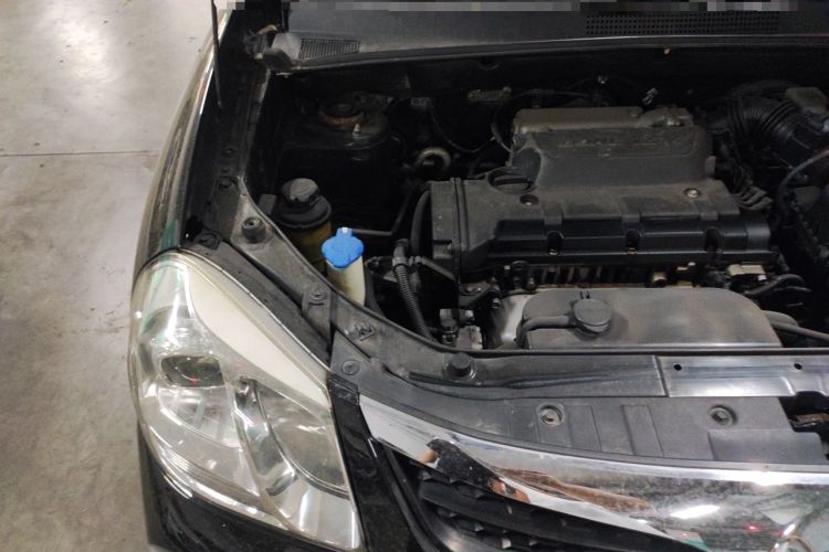 Used Hyundai Tucson 2013 2.0L Manual Two-Wheel Drive Fashion Edition Engine Bay Right