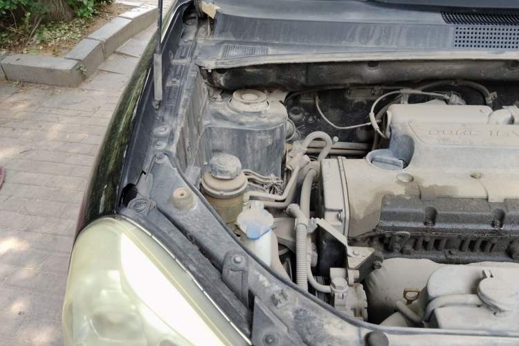 Used Hyundai Tucson 2013 2.0L Manual Two-Wheel Drive Fashion Edition Engine Bay Right