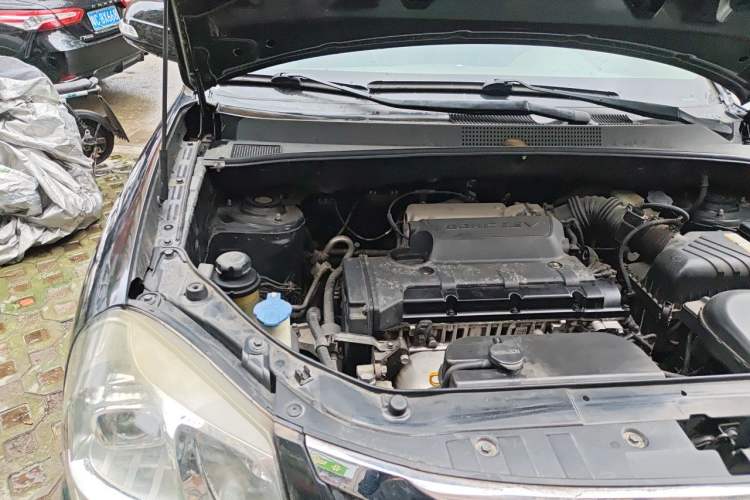 Used Hyundai Tucson 2013 2.0L Manual Two-Wheel Drive Fashion Edition Engine Bay Right