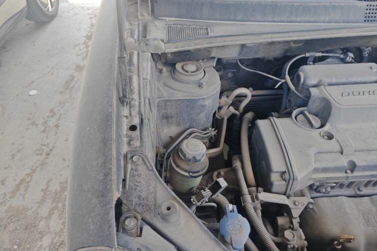 Used Hyundai Tucson 2013 2.0L Manual Two-Wheel Drive Fashion Edition Engine Bay Right