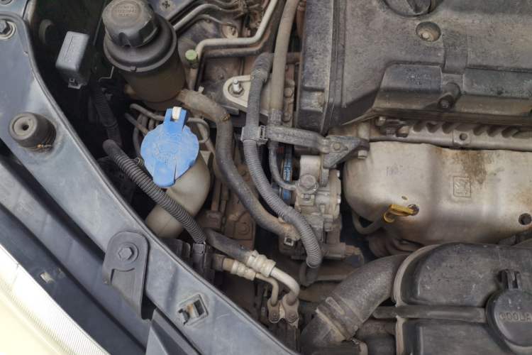 Used Hyundai Tucson 2013 2.0L Manual Two-Wheel Drive Fashion Edition Engine Bay Right