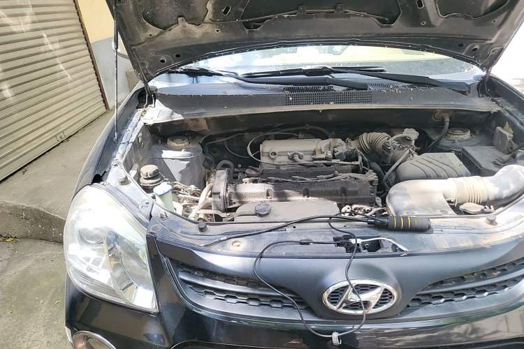 Used Hyundai Tucson 2013 2.0L Manual Two-Wheel Drive Fashion Edition Engine Bay Right