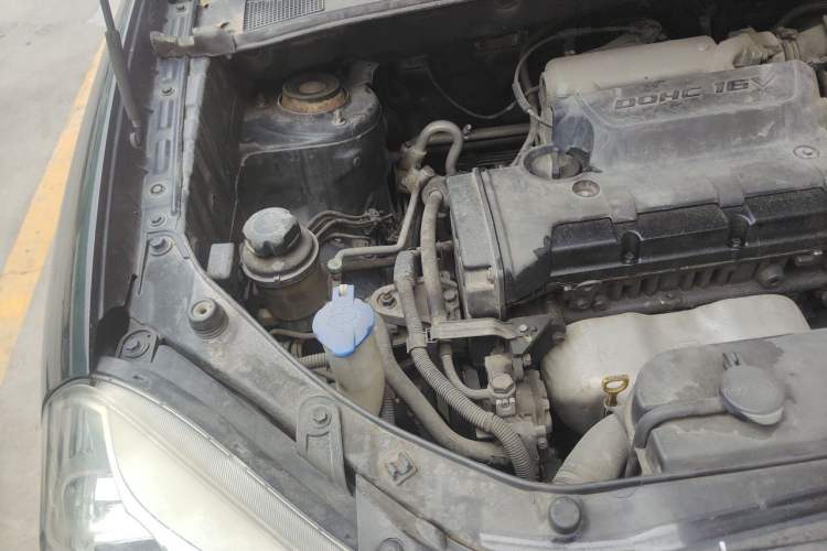 Used Hyundai Tucson 2013 2.0L Automatic Two-Wheel Drive Comfort Version Engine Bay Right