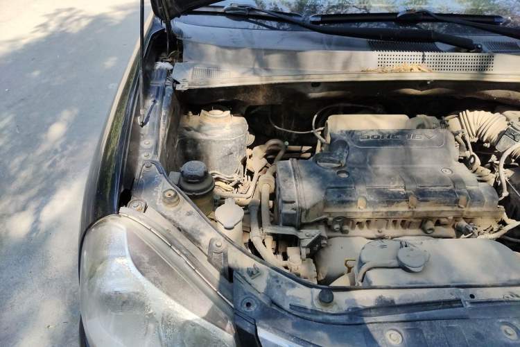 Used Hyundai Tucson 2013 2.0L Manual Two-Wheel Drive Fashion Edition Engine Bay Right