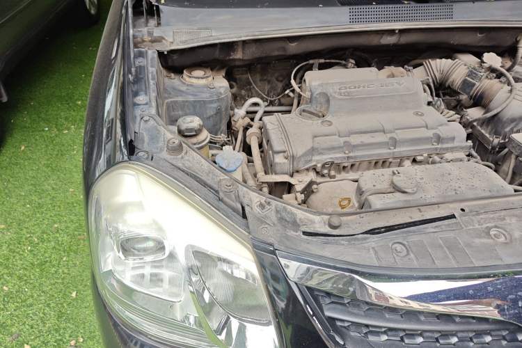 Used Hyundai Tucson 2013 2.0L Manual Two-Wheel Drive Fashion Edition Engine Bay Right