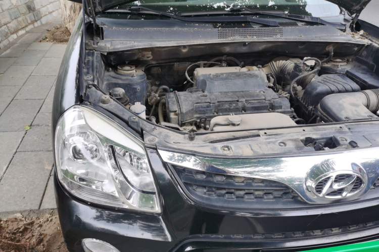 Used Hyundai Tucson 2013 2.0L Automatic Two-Wheel Drive Comfort Version Engine Bay Right