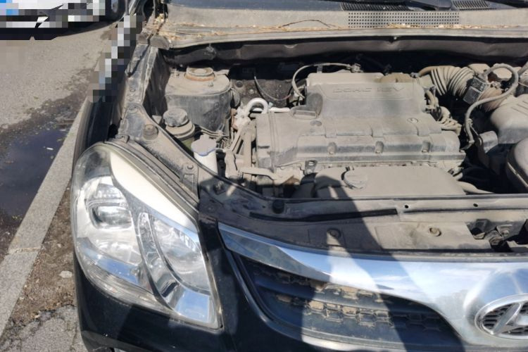 Used Hyundai Tucson 2013 2.0L Automatic Two-Wheel Drive Comfort Version Engine Bay Right