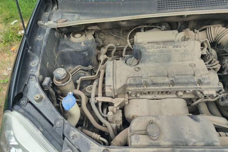 Used Hyundai Tucson 2013 2.0L Manual Two-Wheel Drive Fashion Edition Engine Bay Right