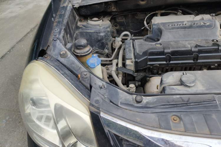 Used Hyundai Tucson 2013 2.0L Manual Two-Wheel Drive Fashion Edition Engine Bay Right