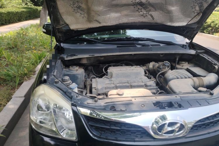 Used Hyundai Tucson 2013 2.0L Manual Two-Wheel Drive Fashion Edition Engine Bay Right