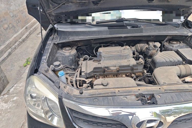 Used Hyundai Tucson 2013 2.0L Manual Two-Wheel Drive Fashion Edition Engine Bay Right