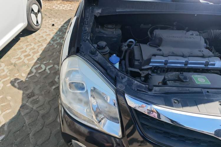 Used Hyundai Tucson 2013 2.0L Manual Two-Wheel Drive Fashion Edition Engine Bay Right