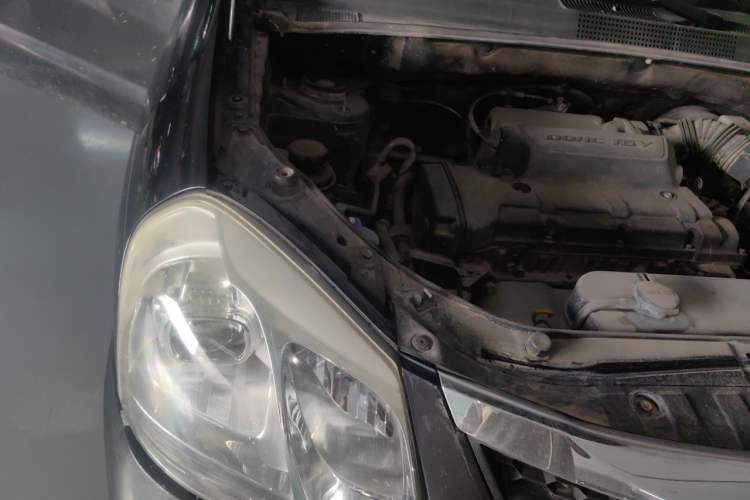 Used Hyundai Tucson 2013 2.0L Manual Two-Wheel Drive Fashion Edition Engine Bay Right