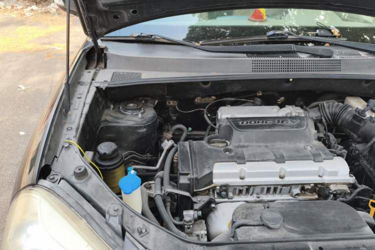 Used Hyundai Tucson 2013 2.0L Automatic Two-Wheel Drive Comfort Version Engine Bay Right