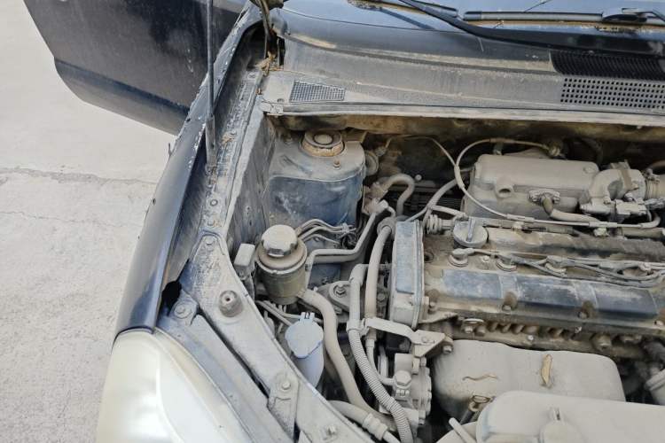 Used Hyundai Tucson 2013 2.0L Automatic Two-Wheel Drive Comfort Version Engine Bay Right