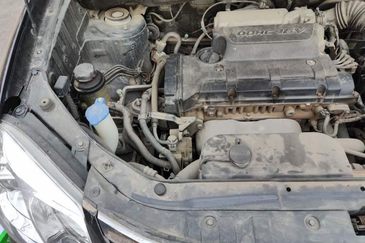 Used Hyundai Tucson 2013 2.0L Automatic Two-Wheel Drive Comfort Version Engine Bay Right