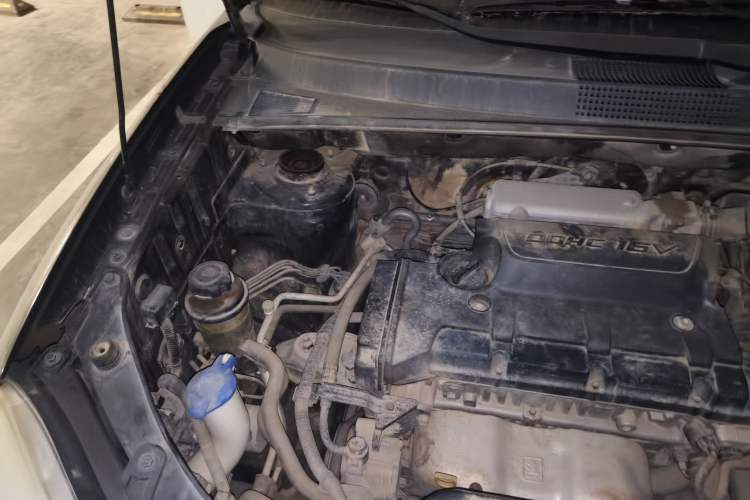 Used Hyundai Tucson 2013 2.0L Manual Two-Wheel Drive Fashion Edition Engine Bay Right