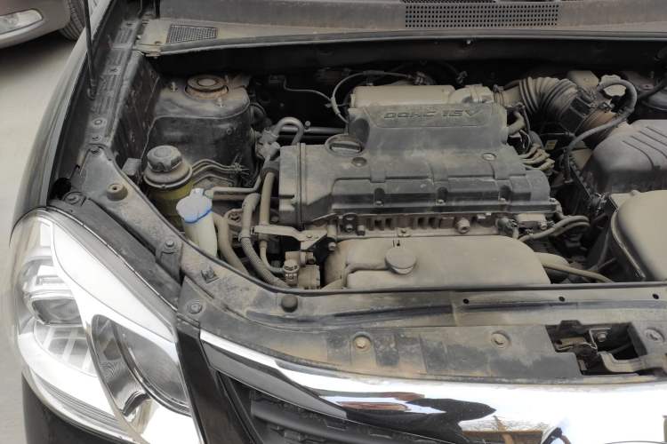 Used Hyundai Tucson 2013 2.0L Manual Two-Wheel Drive Fashion Edition Engine Bay Right