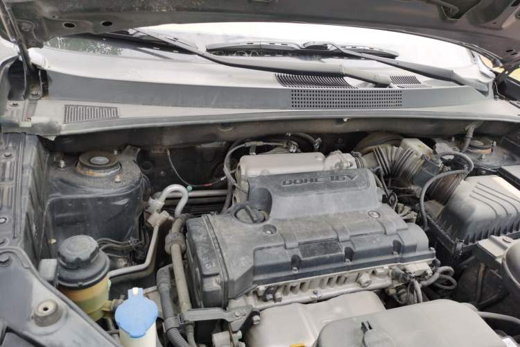 Used Hyundai Tucson 2013 2.0L Manual Two-Wheel Drive Fashion Edition Engine Bay Right