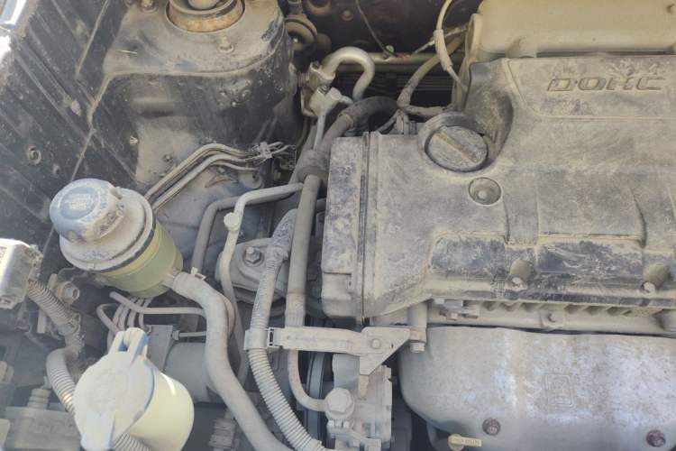 Used Hyundai Tucson 2013 2.0L Manual Two-Wheel Drive Fashion Edition Engine Bay Right