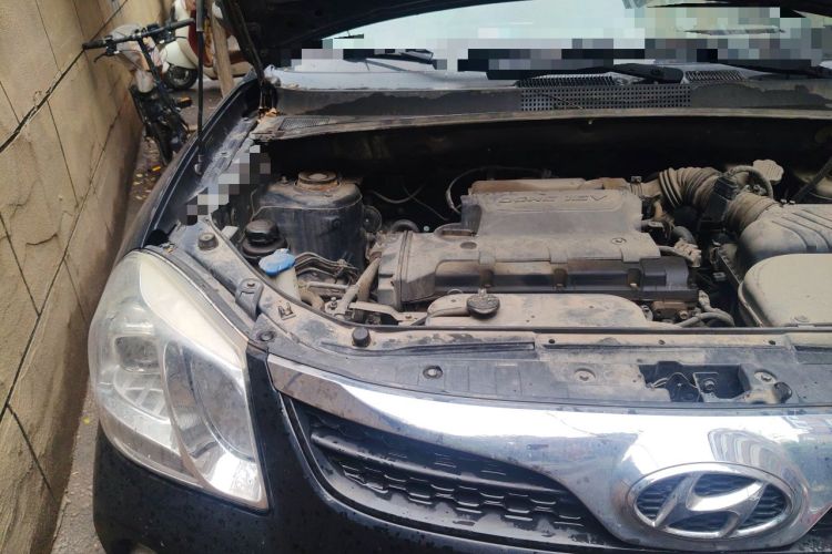Used Hyundai Tucson 2013 2.0L Manual Two-Wheel Drive Fashion Edition Engine Bay Right