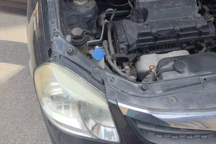 Used Hyundai Tucson 2013 2.0L Manual Two-Wheel Drive Fashion Edition Engine Bay Right