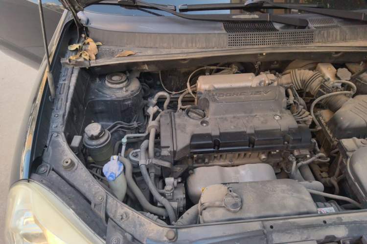 Used Hyundai Tucson 2013 2.0L Manual Two-Wheel Drive Fashion Edition Engine Bay Right