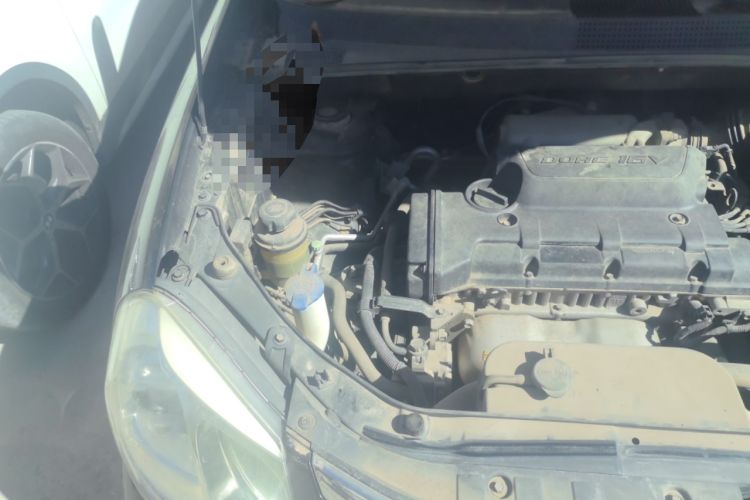 Used Hyundai Tucson 2013 2.0L Manual Two-Wheel Drive Fashion Edition Engine Bay Right