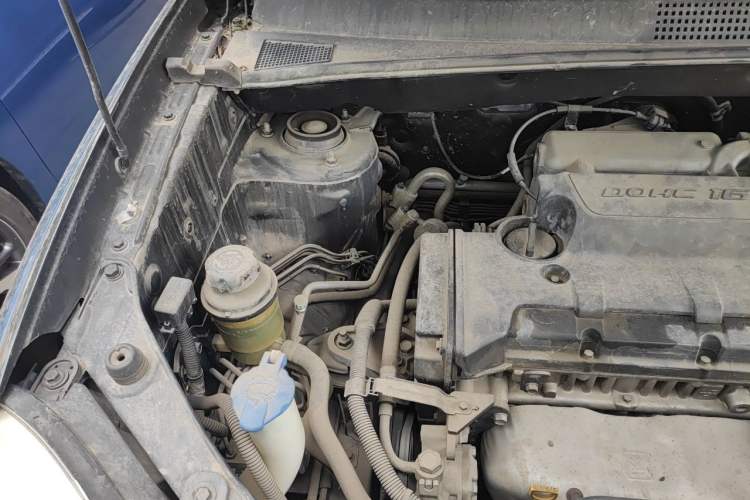 Used Hyundai Tucson 2013 2.0L Automatic Two-Wheel Drive Comfort Version Engine Bay Right