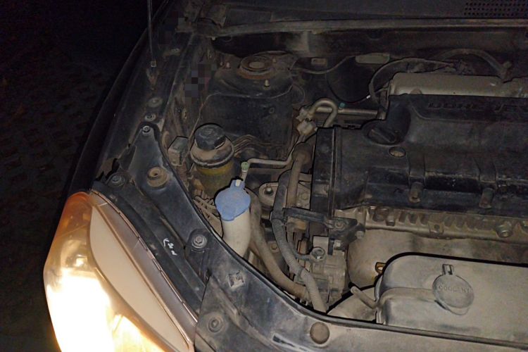 Used Hyundai Tucson 2013 2.0L Manual Two-Wheel Drive Fashion Edition Engine Bay Right