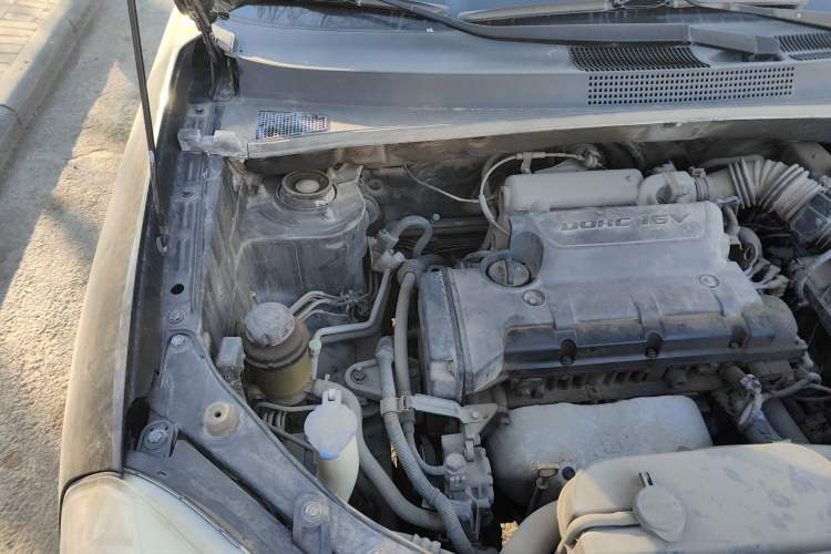 Used Hyundai Tucson 2013 2.0L Manual Two-Wheel Drive Fashion Edition Engine Bay Right