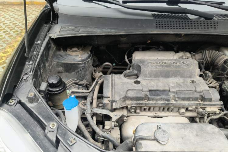 Used Hyundai Tucson 2013 2.0L Manual Two-Wheel Drive Fashion Edition Engine Bay Right