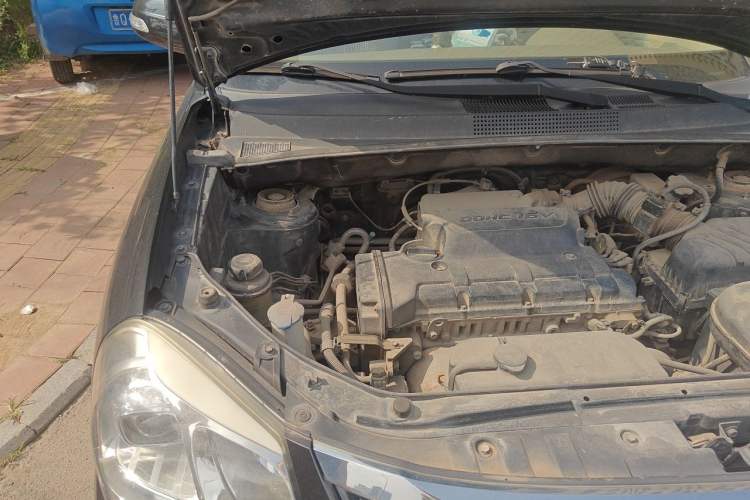 Used Hyundai Tucson 2013 2.0L Manual Two-Wheel Drive Fashion Edition Engine Bay Right