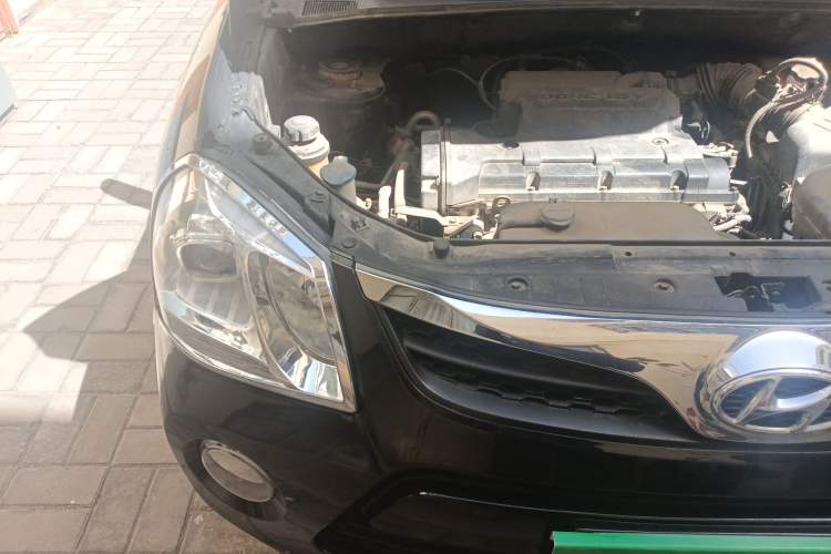 Used Hyundai Tucson 2013 2.0L Automatic Two-Wheel Drive Comfort Version Engine Bay Right