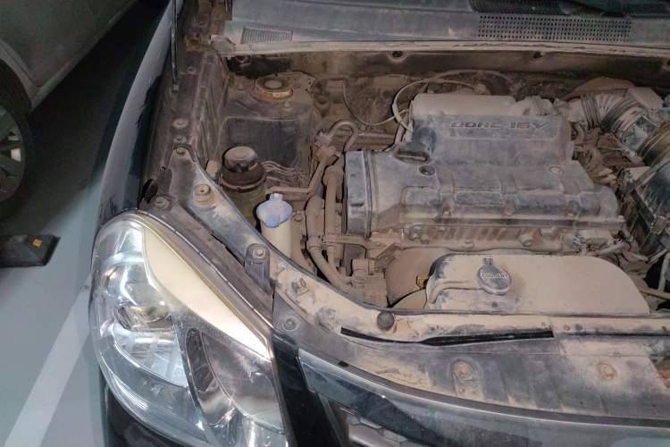 Used Hyundai Tucson 2013 2.0L Manual Two-Wheel Drive Fashion Edition Engine Bay Right