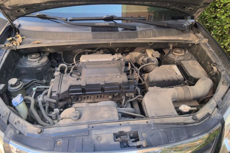 Used Hyundai Tucson 2013 2.0L Manual Two-Wheel Drive Fashion Edition Engine Bay