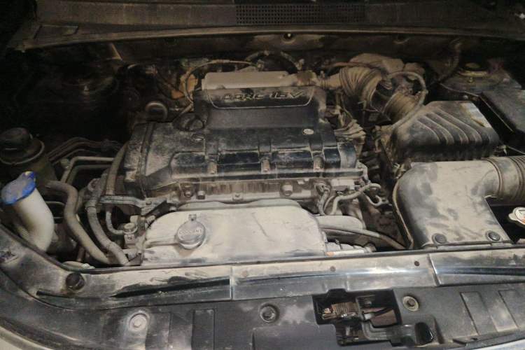 Used Hyundai Tucson 2013 2.0L Manual Two-Wheel Drive Fashion Edition Engine Bay