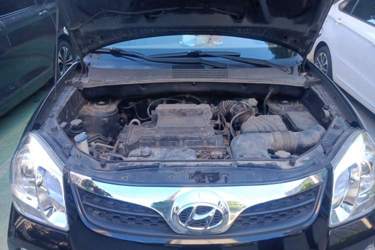 Used Hyundai Tucson 2013 2.0L Manual Two-Wheel Drive Fashion Edition Engine Bay