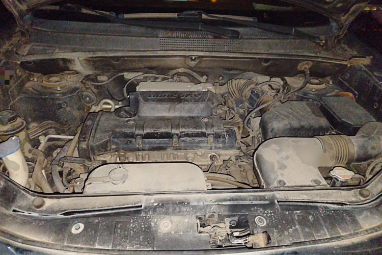 Used Hyundai Tucson 2013 2.0L Manual Two-Wheel Drive Fashion Edition Engine Bay
