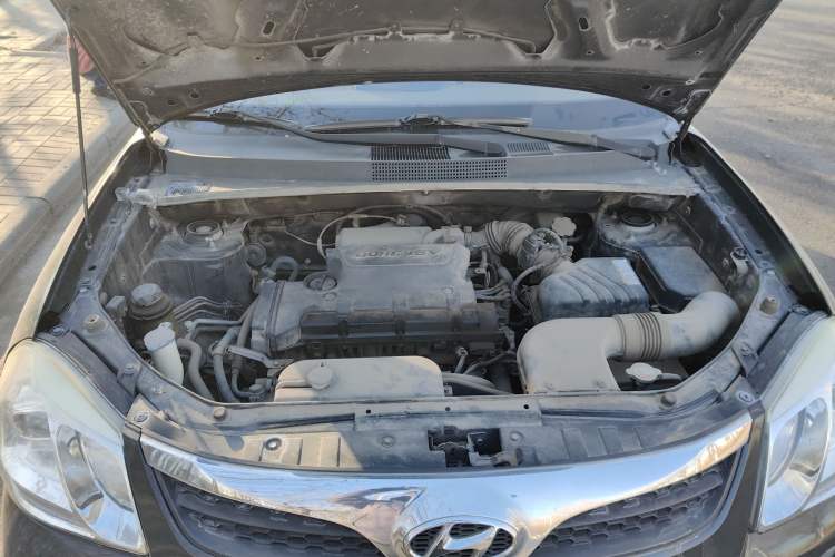 Used Hyundai Tucson 2013 2.0L Manual Two-Wheel Drive Fashion Edition Engine Bay